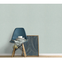 Wanddecoratie met stoel, servies en foto