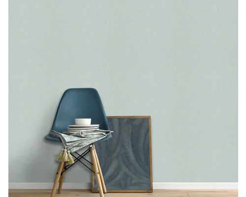 Wanddecoratie met stoel, servies en foto