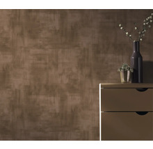 Bruin patroonbehang met ladekast, vaas en plant