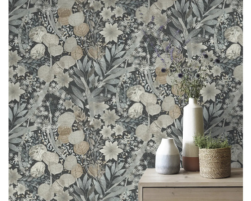 Decoratief behang met bloemmotief in interieur