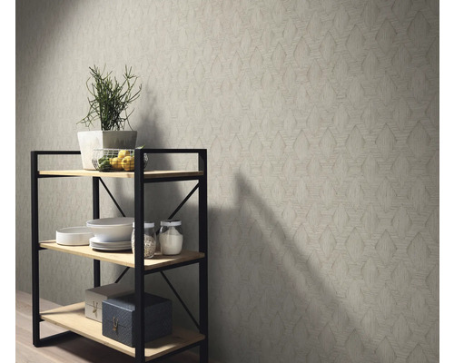 Interieur met patroonbehang en plank