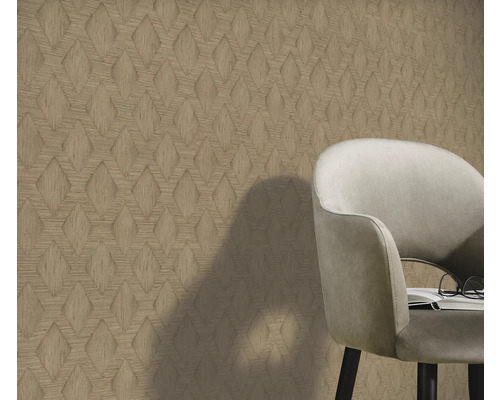 Behang met patroon en stoel