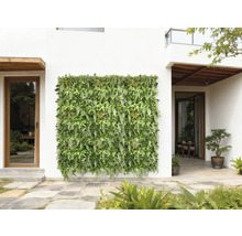 Decoratieve groene plantenwand aan een gevel voor buiten.