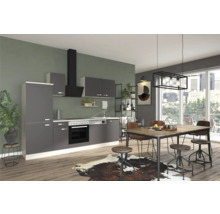 Lichte keuken met eettafel en stoelen