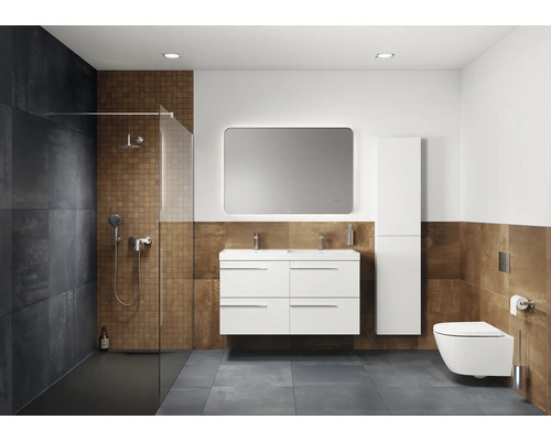 Moderne badkamer met douche, wastafel, spiegel, toilet en tegels