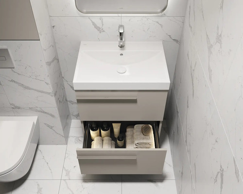 Wastafelmeubel met lade in een badkamer met marmeren tegels.