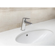 Foto van een wastafel met een kraan