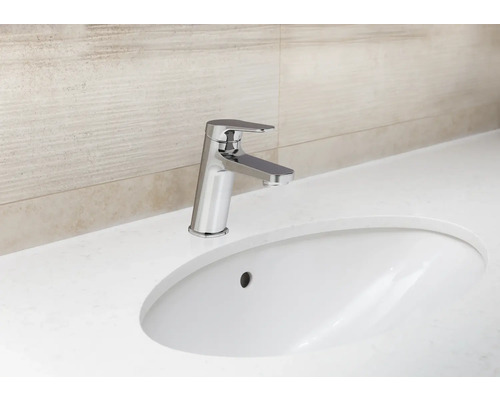 Foto van een wastafel met een kraan