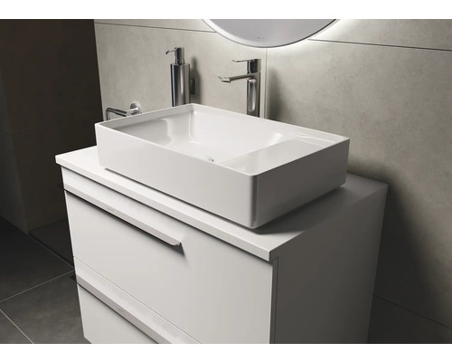 Badkamer wastafelmeubel met witte opzetwastafel en laden