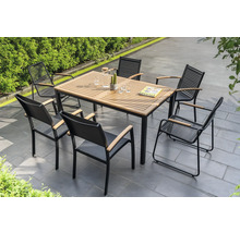 Tuinzitgroep met tafel en zes stoelen op een terras