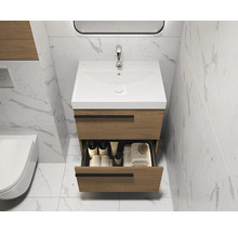 Wastafelonderkast met open lade in badkamer