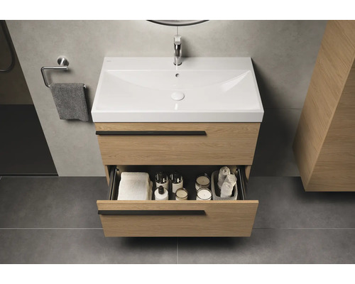 Badkamerwastafelmeubel met open lade en badkamerbenodigdheden