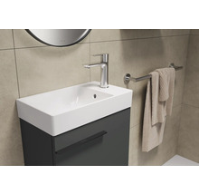 Badkamer wastafel met onderkast, kraan en handdoekhouder