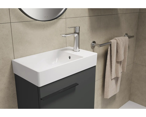 Badkamer wastafel met onderkast, kraan en handdoekhouder