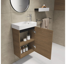 Moderne badkamer met wastafelonderkast, wastafel en open kast