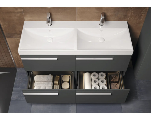 Dubbele wastafel met open badkamermeubel met lades