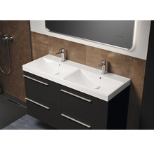 Badkamermeubel met dubbele wastafel en lades in de badkamer