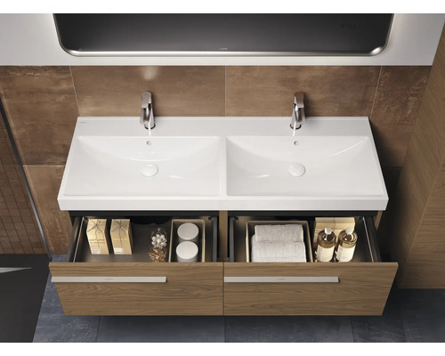 Wastafelonderkast met twee wastafels en open lades voor opslag