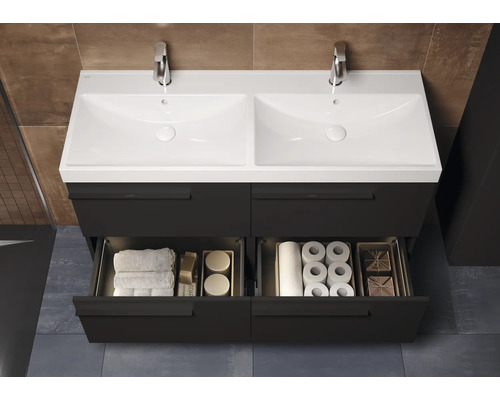 Dubbele wastafel met onderkast en open laden voor badkameropslag