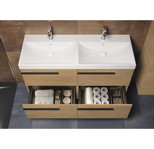 Badkamermeubel met dubbele wastafel, houten onderkast en open laden