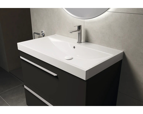 Wastafelcombinatie met witte wasbak en onderkast met lades