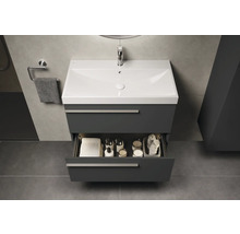 Wastafelonderkast met open lade in badkamer