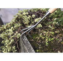 Handhark in gebruik in de tuin