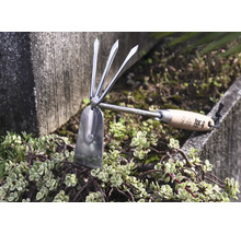 Tuingereedschap met houten handvat en metalen kop