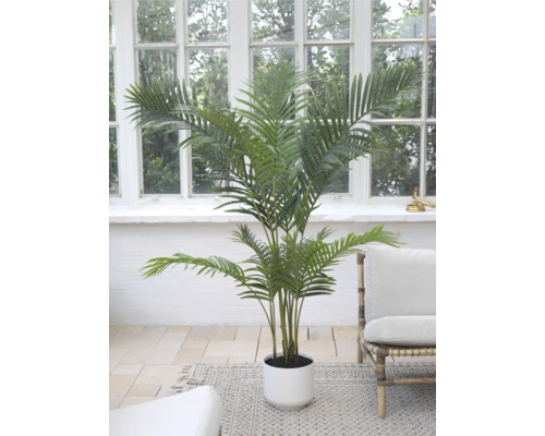 Kunstmatige Areca palm in witte pot als kamerdecoratie