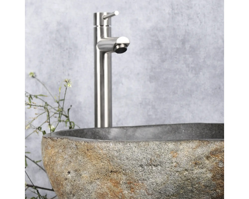 Natuurstenen wastafel met kraan