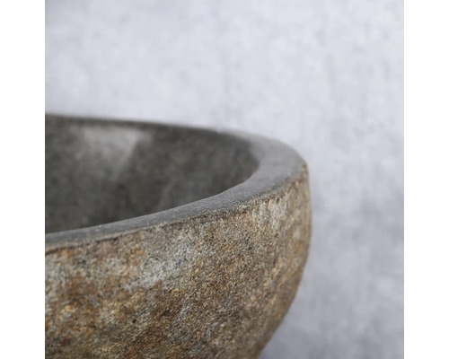 Detailopname van een wastafel van steen