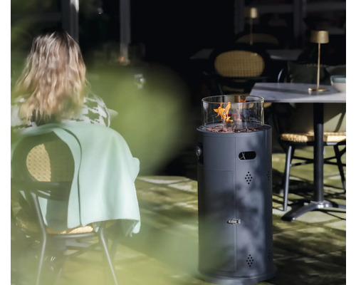 Terrashaard voor tafel met glazen cilinder en vlam