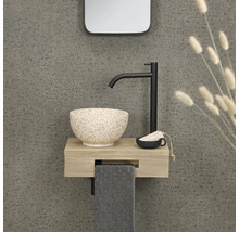 Badkamer wastafel met opzetwastafel, kraan en handdoek