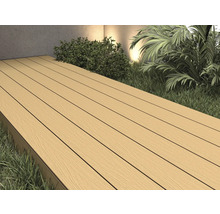 Terrasplanken van houtcomposiet in een buitenomgeving