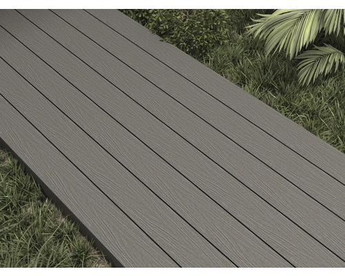 Terrasplanken van houtcomposiet in een buitenscène