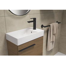 Badkamerwastafelmeubel met kraan en handdoekhouder