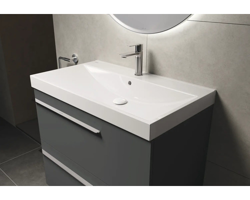 Wastafelmeubel met wastafel en kraan