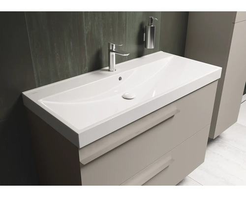 Wastafel met onderkast, kraan en zeepdispenser