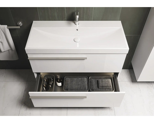 Witte wastafelonderkast met open lade voor badkamerbenodigdheden