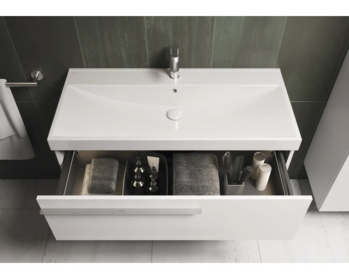 Wastafelmeubel met uittreklade en ingebouwde wastafel in badkamer