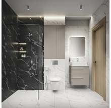 Moderne badkamer met douche, toilet, wastafel en spiegel