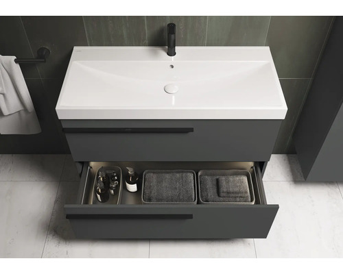 Wastafelonderkast met open lade in badkamer