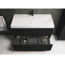 Wastafelmeubel met open lade en badkameraccessoires