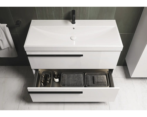 Wastafelonderkast met open lade in badkamer