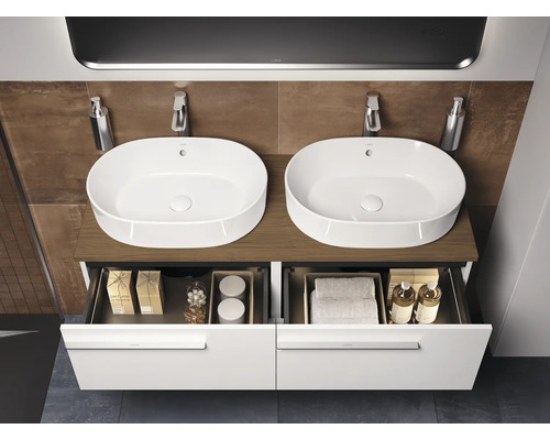 Badkamer met dubbele wastafel, onderkast met laden en opzetwastafels