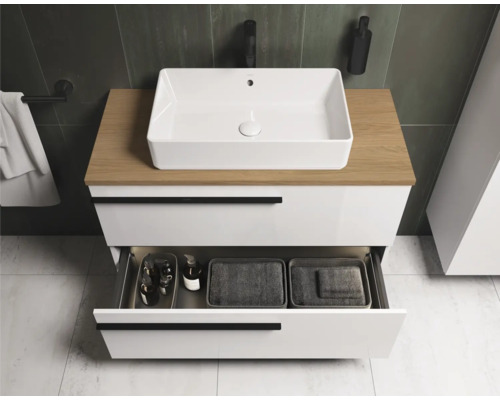 Badkamer met wastafelonderkast, opzetwastafel en open lade