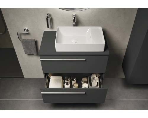 Moderne badkamer met wastafelonderkast, open lade en waskom