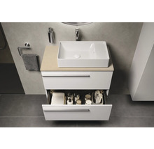 Moderne badkamer met witte wastafelonderkast, open lade en opzetwastafel