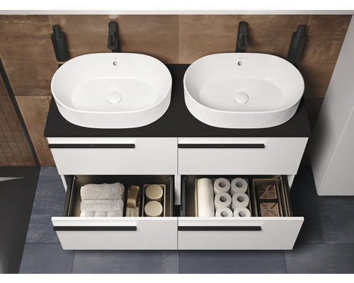 Wastafelmeubel met twee waskommen, lades en badkamerbenodigdheden