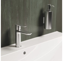 Wastafel met kraan en zeepdispenser